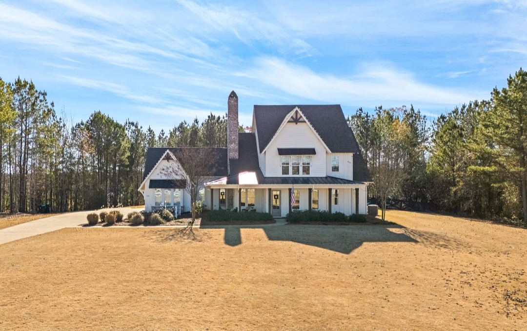 STUUNNING CUSTOM HOME